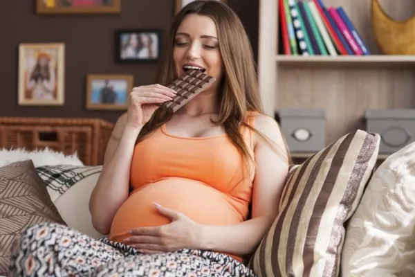 Изменение вкусовых предпочтений - одни из признаков беременности девочкой