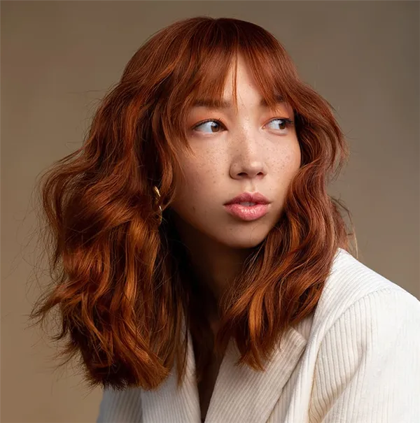 Прически с челкой (фото). Прически с челкой женские. 72 легкие волны