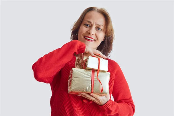 Подарки женщине на 65 лет