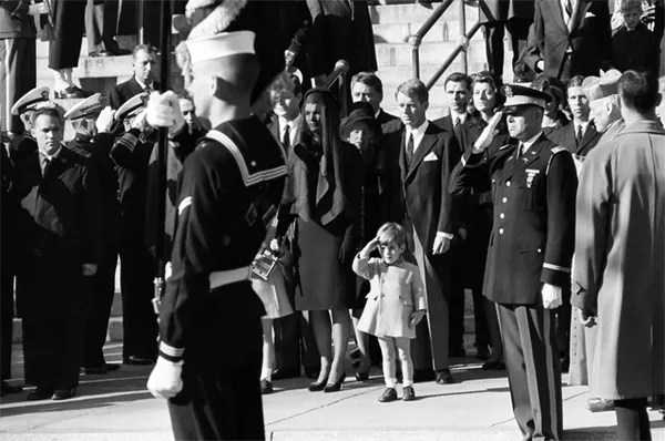 Джон Фицджеральд Кеннеди младший биография, фото, истории - американский журналист и адвокат, третий ребёнок и первый сын 35-го президента США Джона Кеннеди и Жаклин Кеннеди