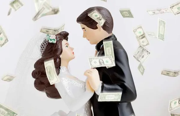 Сколько денег дарят на свадьбу