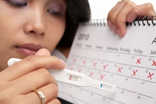 Специалисты рекомендуют вести календарь менструаций, чтобы не пропустить сбоя