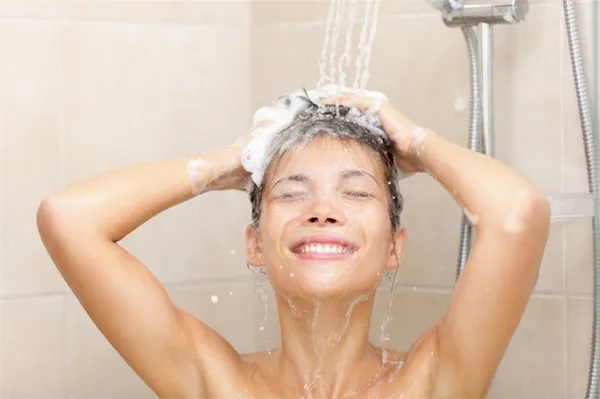 как наносить шампунь для чувствительной кожи головы
