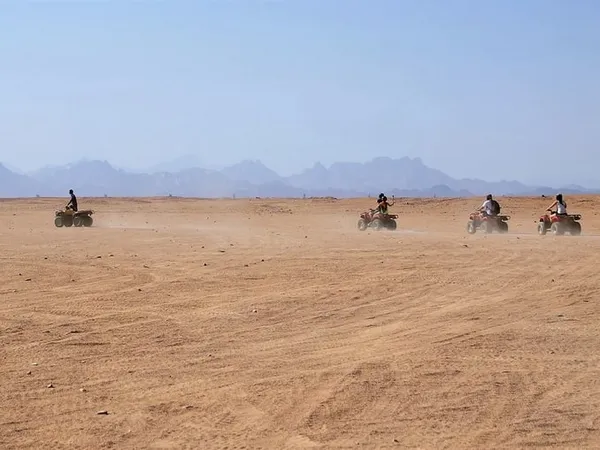 В начале марта в Египте можно прокатиться на квадроциклах по пустыне