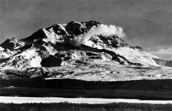Извержения вулкана Шивелуч. Вулкан Шивелуч в 1964 году. Источник: belousov.pro. Фото.