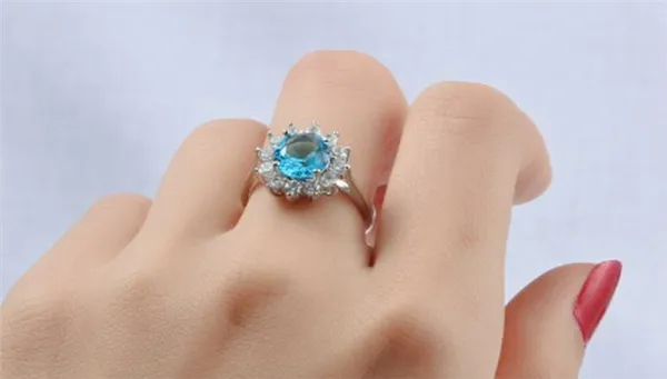 На каком пальце носят обручальное кольцо. Обручальное кольцо на среднем пальце. 8