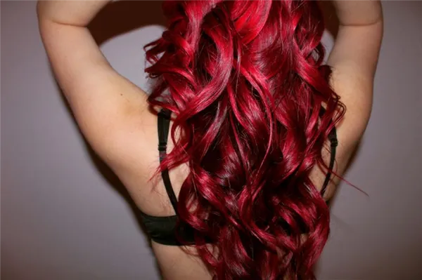 Темно-красный цвет волос