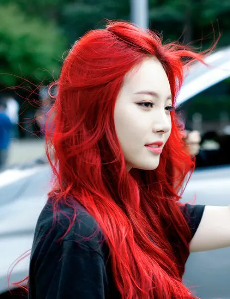 Темно-красный цвет волос